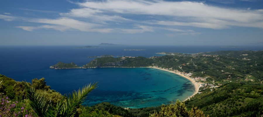 Die wunderschöne Bucht von Agios Georgios Pagon im Nordwesten der Insel Korfu